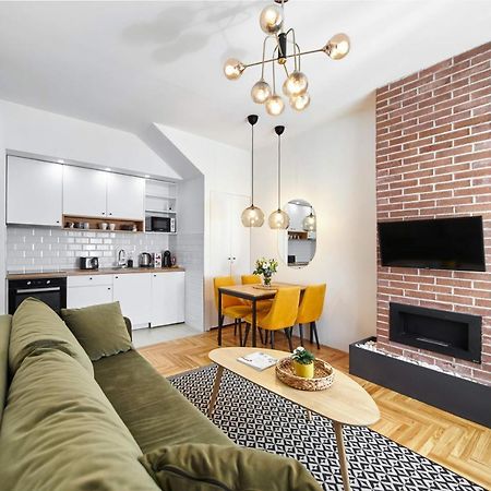Modern Living Apt - Emberly - Private Parking Novi Sad Dış mekan fotoğraf