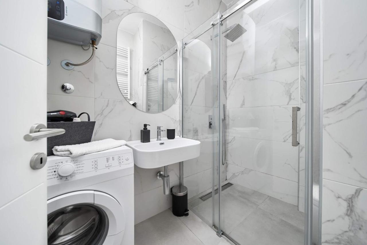 Modern Living Apt - Emberly - Private Parking Novi Sad Dış mekan fotoğraf