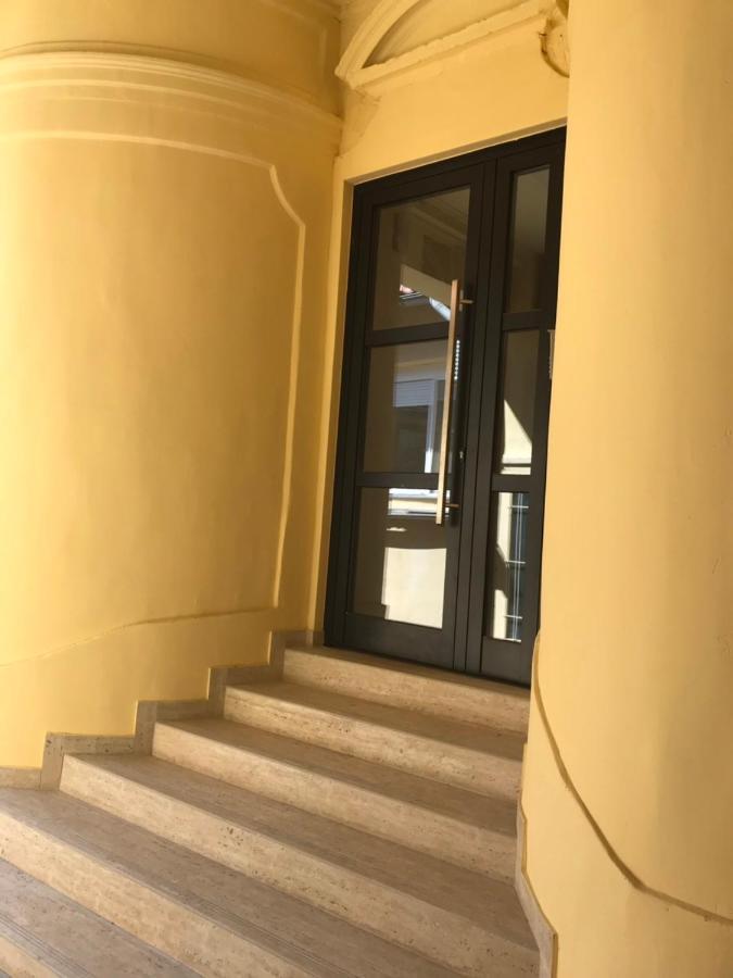 Modern Living Apt - Emberly - Private Parking Novi Sad Dış mekan fotoğraf